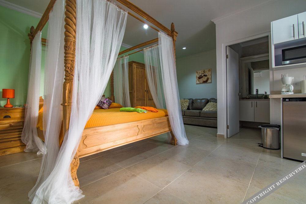 Aruba'S Bakval Suites Екстериор снимка